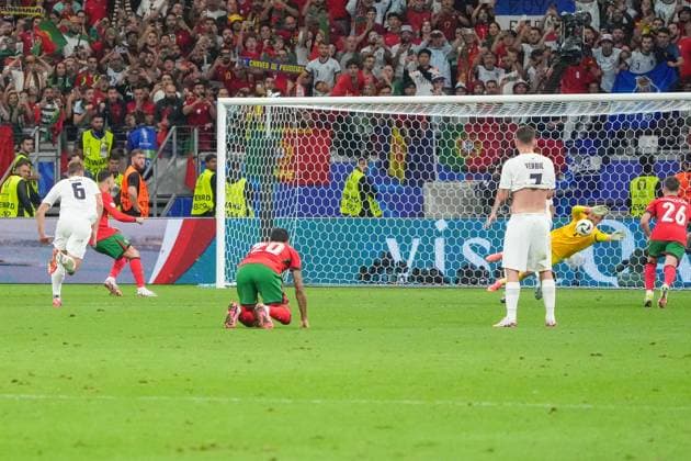 Cristiano Ronaldo Portugal, 07 shoots the penalty against goalkeeper Jan Oblak Slovenia, 01 , who saves it Frankfurt 01 07 2024 Portugal vs Slovenia, EURO2024, M41 Round of 16, EM Arena Frankfurt