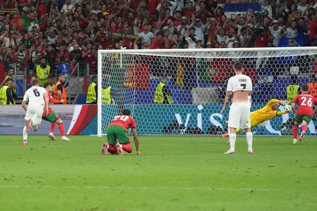 Cristiano Ronaldo Portugal, 07 shoots the penalty against goalkeeper Jan Oblak Slovenia, 01 , who saves it Frankfurt 01 07 2024 Portugal vs Slovenia, EURO2024, M41 Round of 16, EM Arena Frankfurt