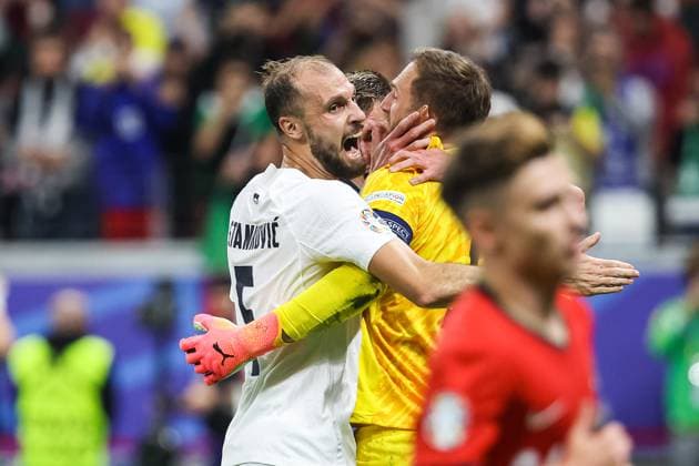 Penalty for Portugal Jan Oblak Slovenia, 01 haelt mega jubilation in the team GER, Portugal POR vs Slovenia SVO , European Football Championship, UEFA EURO 2024, Round of 16, 01 07 2024 GER, Portugal POR vs Slovenia SVO , European Football Championship, UEFA EURO 2024, Round of 16, 01 07 2024 Frankfurt Copyright: xEibner-Pressefoto RogerxBuerkex EP