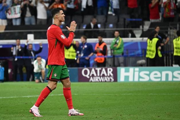 01 07 2024, xjhx, Football EM 2024 1 8 Final, Portugal Slovenia emspor, v l Goal celebration after the goal celebrating the goal celebrate after the penalty kick by Cristiano Ronaldo Portugal UEFA REGULATIONS PROHIBIT ANY USE OF PHOTOGRAPHS as IMAGE SEQUENCES and or QUASI VIDEO Frankfurt am Main