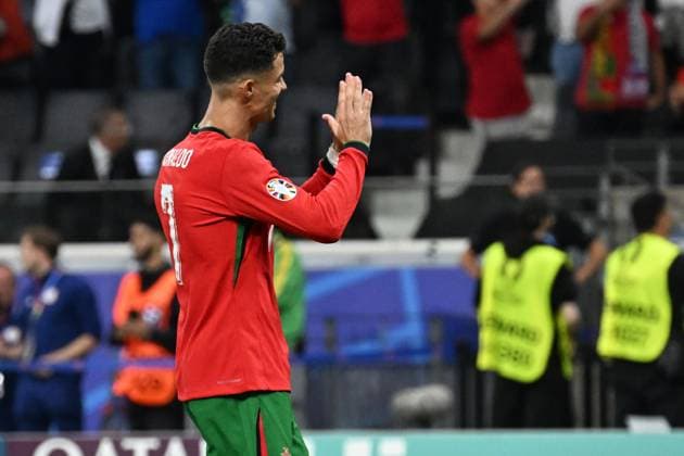 01 07 2024, xjhx, Football EM 2024 1 8 Final, Portugal Slovenia emspor, v l Goal celebration after the goal celebrating the goal celebrate after the penalty kick by Cristiano Ronaldo Portugal UEFA REGULATIONS PROHIBIT ANY USE OF PHOTOGRAPHS as IMAGE SEQUENCES and or QUASI VIDEO Frankfurt am Main