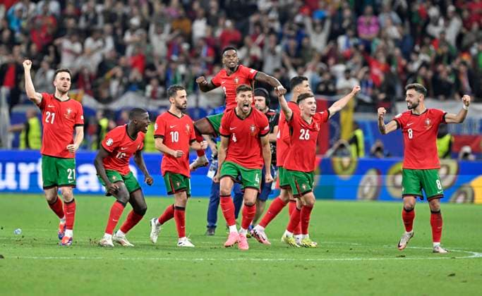 01 07 2024, Football UEFA EURO 2024, Round of 16, Portugal Slovenia, in the Frankfurt Arena Frankfurt am Main, The Spaniards celebrate