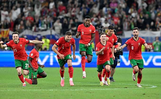 01 07 2024, Football UEFA EURO 2024, Round of 16, Portugal Slovenia, in the Frankfurt Arena Frankfurt am Main, The Spaniards celebrate