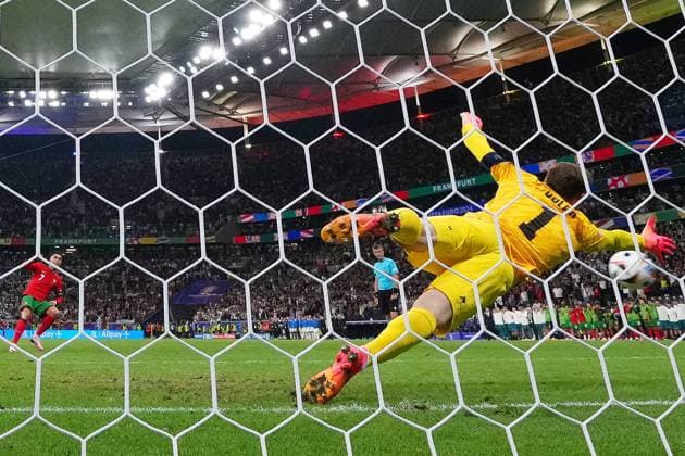 SlPortugal s Cristiano Ronaldo scores the penalty kick during the Euro 2024 soccer match between Portugal and Slovenia at the Frankfurt Arena , Frankfurt , Germany - Sunday 01th july 2024. - Soccer .  Copyright: xSpada LaPressex