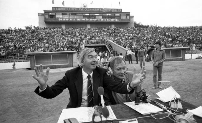 Archivbilder der Woche SPORT KW27 19.09.84 Levski Sofia - VfB Stuttgart Bulgarien, Sofia, 19.09.1984, Fussball, Europapokal der Landesmeister, 1. Runde, Levski Sofia - VfB Stuttgart (1:1): Feature TV Reporter Radio Journalisten. *** 19 09 84 Levski Sofia VfB Stuttgart Bulgaria, Sofia, 19 09 1984, Football, European Champion Clubs Cup, 1 round, Levski Sofia VfB Stuttgart 1 1 Feature TV Reporter Radio Journalists