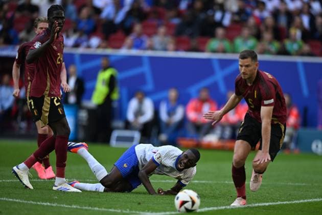 Randal Kolo Muani (France) Amadou Onana (Belgium) during the UEFA EURO, EM, Europameisterschaft,Fussball Germany 2024 match between France 1-0 Belgium at Dusseldorf Arena on July 01, 2024 in Dusseldorf , Germany. Noxthirdxpartyxsales  (258328175)
