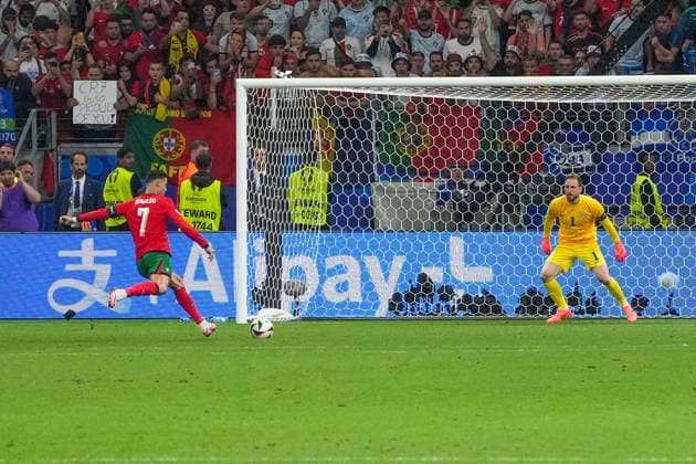 Penalty shootout Cristiano Ronaldo Portugal, 07 takes on goalkeeper Jan Oblak Slovenia, 01 and scores to make it 1 0 Frankfurt 01 07 2024 Portugal vs Slovenia, EURO2024, M41 Round of 16, EM Arena Frankfurt