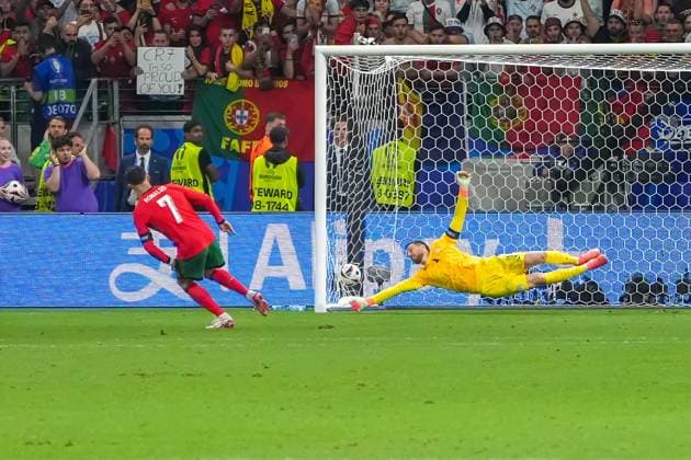 Penalty shootout Cristiano Ronaldo Portugal, 07 takes on goalkeeper Jan Oblak Slovenia, 01 and scores to make it 1 0 Frankfurt 01 07 2024 Portugal vs Slovenia, EURO2024, M41 Round of 16, EM Arena Frankfurt