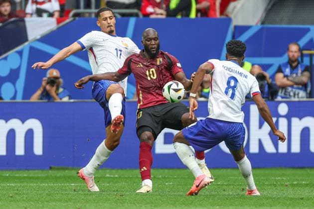 Euro 2024 France Belgium on 01 07 2024 at the Arena Düsseldorf in Duesseldorf Romelu Lukaku Belgium 10 vs William Alain Andre Saliba France 17 and Aurelien Djani Tchouameni France 8 MH