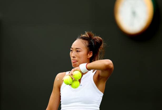 (240702) -- LONDON, July 2, 2024 -- Zheng Qinwen reacts during the women s singles first round match between Zheng Qinwen of China and Sun Lulu of New Zealand at Wimbledon tennis Championship in London, Britain, on July 1, 2024. ) (SP)BRITAIN-LONDON-TENNIS-WIMBLEDON LixYing 