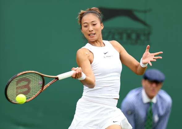 (240702) -- LONDON, July 2, 2024 -- Zheng Qinwen hits a return during the women s singles first round match between Zheng Qinwen of China and Sun Lulu of New Zealand at Wimbledon tennis Championship in London, Britain, on July 1, 2024. ) (SP)BRITAIN-LONDON-TENNIS-WIMBLEDON LixYing 
