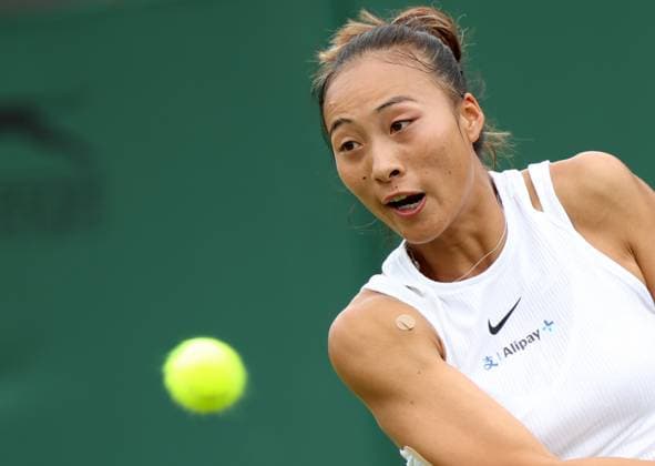 (240702) -- LONDON, July 2, 2024 -- Zheng Qinwen hits a return during the women s singles first round match between Zheng Qinwen of China and Sun Lulu of New Zealand at Wimbledon tennis Championship in London, Britain, on July 1, 2024. ) (SP)BRITAIN-LONDON-TENNIS-WIMBLEDON LixYing 