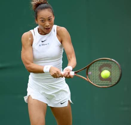 (240702) -- LONDON, July 2, 2024 -- Zheng Qinwen hits a return during the women s singles first round match between Zheng Qinwen of China and Sun Lulu of New Zealand at Wimbledon tennis Championship in London, Britain, on July 1, 2024. ) (SP)BRITAIN-LONDON-TENNIS-WIMBLEDON LixYing 