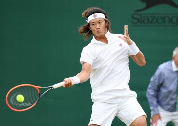 (240702) -- LONDON, July 2, 2024 -- Zhang Zhizhen hits a return during the men s singles first round match between Zhang Zhizhen of China and Maxime Janvier of France at Wimbledon tennis Championship in London, Britain, on July 1, 2024. ) (SP)BRITAIN-LONDON-TENNIS-WIMBLEDON LixYing 