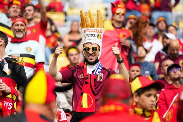 (240702) -- DUESSELDORF, July 2, 2024 -- A fan of Belgium cheers for the team before the UEFA EURO, EM, Europameisterschaft,Fussball 2024 round of 16 match between France and Belgium in Duesseldorf, Germany on July 1, 2024. ) (SP)GERMANY-DUESSELDORF-FOOTBALL-EURO 2024-FRANCE VS BELGIUM PengxZiyang 