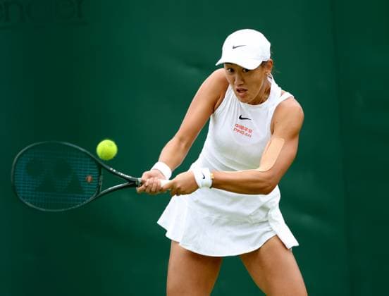 (240702) -- LONDON, July 2, 2024 -- Wang Xiyu hits a return during the women s singles first round match between Wang Xiyu of China and Donna Vekic of Croatia at Wimbledon tennis Championship in London, Britain, on July 1, 2024. ) (SP)BRITAIN-LONDON-TENNIS-WIMBLEDON LixYing 