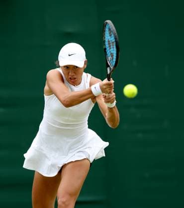 (240702) -- LONDON, July 2, 2024 -- Wang Xiyu hits a return during the women s singles first round match between Wang Xiyu of China and Donna Vekic of Croatia at Wimbledon tennis Championship in London, Britain, on July 1, 2024. ) (SP)BRITAIN-LONDON-TENNIS-WIMBLEDON LixYing 