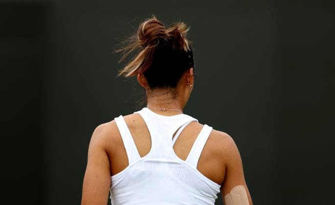 (240702) -- LONDON, July 2, 2024 -- Zheng Qinwen reacts during the women s singles first round match between Zheng Qinwen of China and Sun Lulu of New Zealand at Wimbledon tennis Championship in London, Britain, on July 1, 2024. ) (SP)BRITAIN-LONDON-TENNIS-WIMBLEDON LixYing 