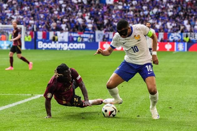 (240702) -- DUESSELDORF, July 2, 2024 -- Kylian Mbappe (R) of France vies with Jeremy Doku of Belgium during the UEFA EURO, EM, Europameisterschaft,Fussball 2024 round of 16 match between France and Belgium in Duesseldorf, Germany on July 1, 2024. ) (SP)GERMANY-DUESSELDORF-FOOTBALL-EURO 2024-FRANCE VS BELGIUM PengxZiyang 
