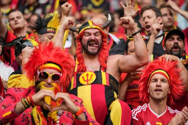 (240702) -- DUESSELDORF, July 2, 2024 -- Fans of Belgium cheer for the team before the UEFA EURO, EM, Europameisterschaft,Fussball 2024 round of 16 match between France and Belgium in Duesseldorf, Germany on July 1, 2024. ) (SP)GERMANY-DUESSELDORF-FOOTBALL-EURO 2024-FRANCE VS BELGIUM PengxZiyang 