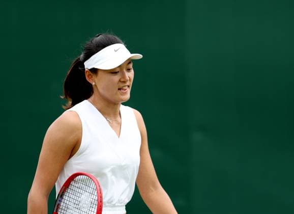 (240702) -- LONDON, July 2, 2024 -- Wang Yafan reacts during the women s singles first round match between Wang Yafan of China and Anna Karolina Schmiedlova of Slovakia at Wimbledon tennis Championship in London, Britain, on July 1, 2024. ) (SP)BRITAIN-LONDON-TENNIS-WIMBLEDON LixYing 