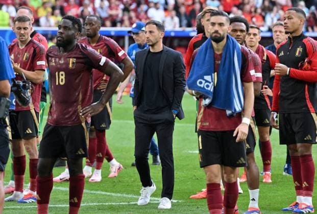 Coach Domenico Tedesco Belgium , mi , after the match with his disappointed players 01 07 2024, European Football Championship 2024, Round of 16 France Belgium 1 0 Düsseldorf North Rhine-Westphalia Germany Team2