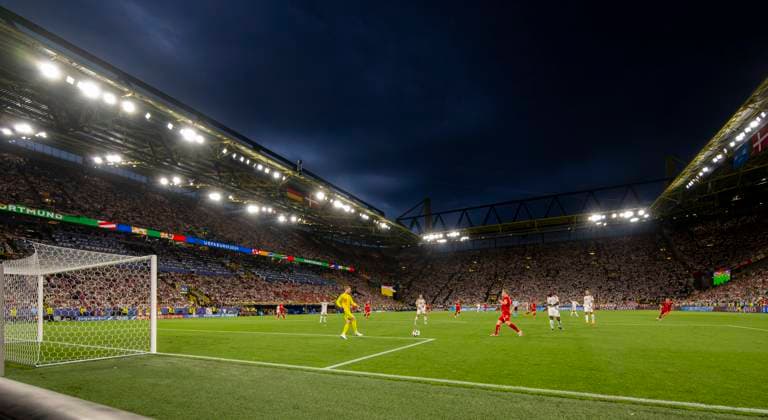 29 06 2024, Football UEFA EURO 2024, Round of 16, Germany Denmark, in the BVB Arena Dortmund, Bad weather is brewing, the thunderstorm is already very close,