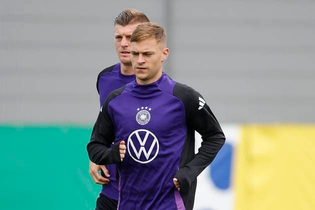 Germany s player Toni Kroos (L) and Joshua Kimmich attend a training session held in Herzogenaurach, on 02 July 2024. Germany will face Spain in the Euro2024 quarter final match on the upcoming 05 July. Training session of Germany !ACHTUNG: NUR REDAKTIONELLE NUTZUNG!  Copyright: xALBERTOxESTEVEZx GRAF579 20240702-55014036639_1