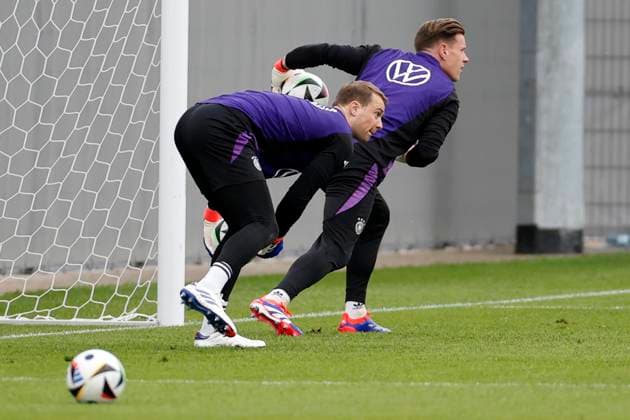 Germany s goalkeepers Manuel Neuer (L) and Marc-Andre ter Stegen attend a training session held in Herzogenaurach, Germany, on 02 July 2024. Germany will face Spain in the Euro2024 quarter final match on the upcoming 05 July. Training session of Germany !ACHTUNG: NUR REDAKTIONELLE NUTZUNG!  Copyright: xALBERTOxESTEVEZx GRAF588 20240702-55014036650_1