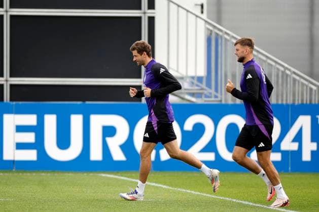 Germany s players Thomas Müller (L) and Niclas Füllkrug attend a training session held in Herzogenaurach, on 02 July 2024. Germany will face Spain in the Euro2024 quarter final match on the upcoming 05 July. Training session of Germany !ACHTUNG: NUR REDAKTIONELLE NUTZUNG!  Copyright: xALBERTOxESTEVEZx GRAF619 20240702-55014036806_1