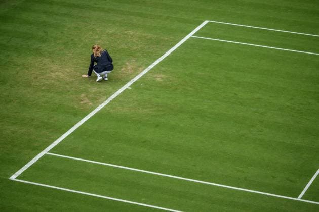 240702 An umpire checks the grass during day 2 of Wimbledon on July 2, 2024 in London Photo Jesper Zerman BILDBYRAN kod JZ JZ0548 tennis wimbledon AELTC day 2 bbeng  Copyright: JESPERxZERMAN BB240702JZ008