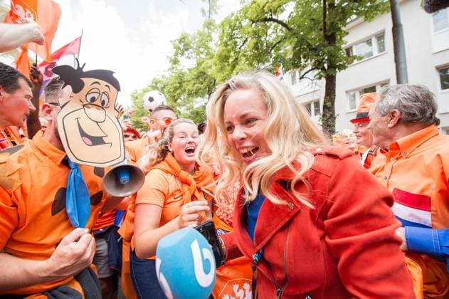02 07 2024 Football, European Championship 2024 in Germany, fans in Munich Romania Netherlands Dutch fans before the match during the fan march near the Olympic Park In the picture they dance the song Left Right by Snollebollekes with TV presenter Joya de Boer