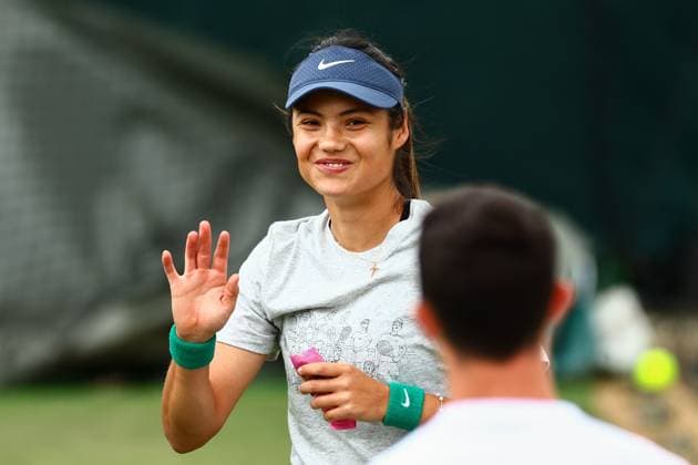 Emma Raducanu waves during a break in practice Wimbledon Tennis Championships, Day 2, The All England Lawn Tennis and Croquet Club, London, UK - 02 Jul 2024  Copyright: xJamesxMarsh Shutterstockx 14567680ak