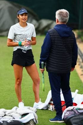 Emma Raducanu has a chat during practice Wimbledon Tennis Championships, Day 2, The All England Lawn Tennis and Croquet Club, London, UK - 02 Jul 2024  Copyright: xJamesxMarsh Shutterstockx 14567680aj