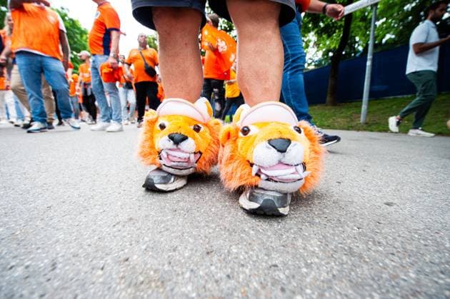 02 07 2024 Football, European Championship 2024 in Germany, fans in Munich Romania Netherlands Dutch fans before the game during the fan march near the Olympic Park with lion overcoat