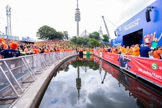 02 07 2024 Football, European Championship 2024 in Germany, fans in Munich Romania Netherlands Dutch and Romanian fans at the public viewing match in the Munich fan zone in front of the Olympic Tower