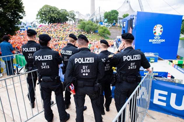 02 07 2024 Football, European Championship 2024 in Germany, fans in Munich Romania Netherlands The police at the public viewing match in the Munich fan zone in front of the Olympic Tower