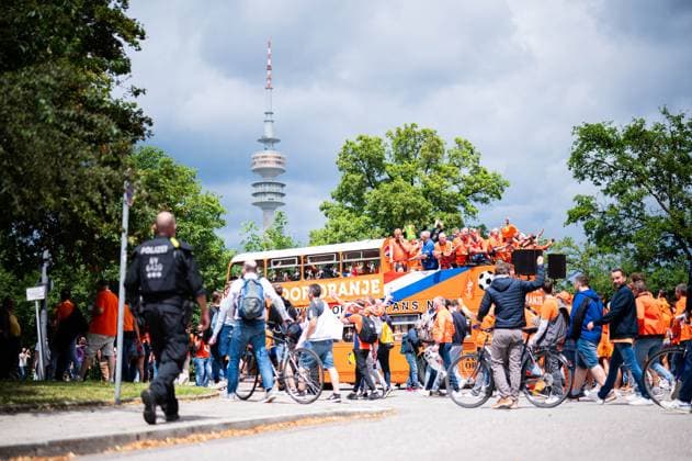 02 07 2024 Football, European Championship 2024 in Germany, fans in Munich Romania Netherlands Dutch fans before the game during the fan march by bus near the Olympic Park