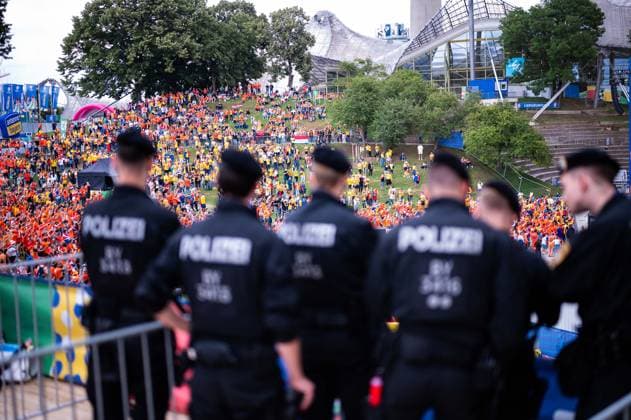 02 07 2024 Football, European Championship 2024 in Germany, fans in Munich Romania Netherlands The police at the public viewing match in the Munich fan zone in front of the Olympic Tower