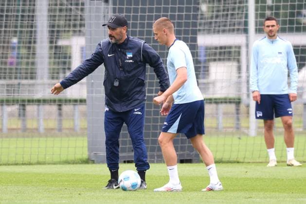 DEU, DFL, 2 FBL Hertha BSC, Training, 02 07 2024, Sportforum, Berlin, DEU, DFL, 2 FBL Hertha BSC, Training, im Bild Cheftrainer Cristian Fiel Hertha BSC Berlin , Palko Dardai Hertha BSC Berlin 27 DFL regulations prohibit any use of Photographs as image sequences and or quasi video Foto Juergen Engler nordphoto GmbH nordphotoxGmbHx xEngler nph00076