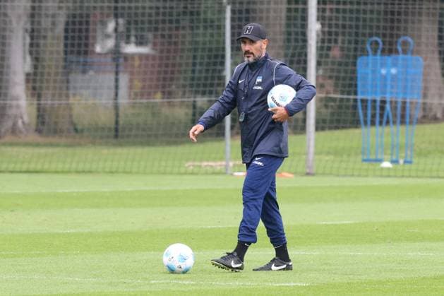DEU, DFL, 2 FBL Hertha BSC, Training, 02 07 2024, Sportforum, Berlin, DEU, DFL, 2 FBL Hertha BSC, Training, im Bild Cheftrainer Cristian Fiel Hertha BSC Berlin DFL regulations prohibit any use of Photographs as image sequences and or quasi video Foto Juergen Engler nordphoto GmbH nordphotoxGmbHx xEngler nph00076
