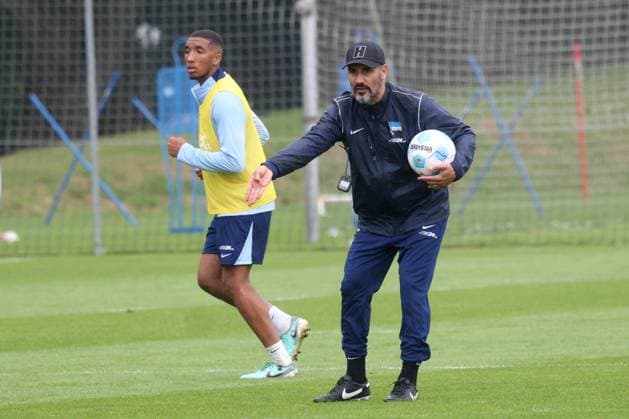 DEU, DFL, 2 FBL Hertha BSC, Training, 02 07 2024, Sportforum, Berlin, DEU, DFL, 2 FBL Hertha BSC, Training, im Bild Cheftrainer Cristian Fiel Hertha BSC Berlin , Bradley Ibrahim Hertha BSC Berlin 23 DFL regulations prohibit any use of Photographs as image sequences and or quasi video Foto Juergen Engler nordphoto GmbH nordphotoxGmbHx xEngler nph00076