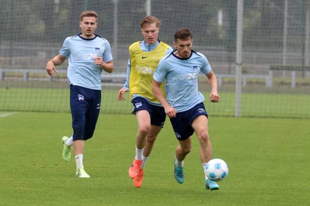 DEU, DFL, 2 FBL Hertha BSC, Training, 02 07 2024, Sportforum, Berlin, DEU, DFL, 2 FBL Hertha BSC, Training, in the picture Marten Winkler Hertha BSC Berlin 22 , Julian Eitschberger Hertha BSC Berlin 42 , Jonjoe Kenny Hertha BSC Berlin 16 DFL regulations prohibit any use of Photographs as image sequences and or quasi video Foto Juergen Engler nordphoto GmbH nordphotoxGmbHx xEngler nph00076