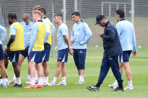 DEU, DFL, 2 FBL Hertha BSC, Training, 02 07 2024, Sportforum, Berlin, DEU, DFL, 2 FBL Hertha BSC, Training, im Bild Cheftrainer Cristian Fiel Hertha BSC Berlin , Fabian Reese Hertha BSC Berlin 11 DFL regulations prohibit any use of Photographs as image sequences and or quasi video Foto Juergen Engler nordphoto GmbH nordphotoxGmbHx xEngler nph00076