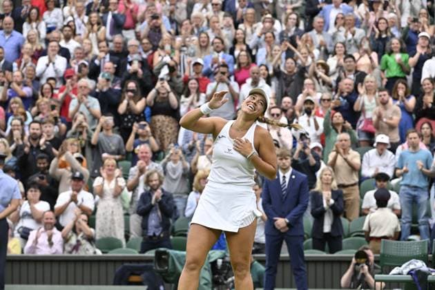 Tennis : Wimbledon 2024 - England - Jéssica Bouzas Maneiro - Espagne Tennis : Wimbledon 2024 - England - 02 07 2024 ChrysleneCaillaud Panoramic 