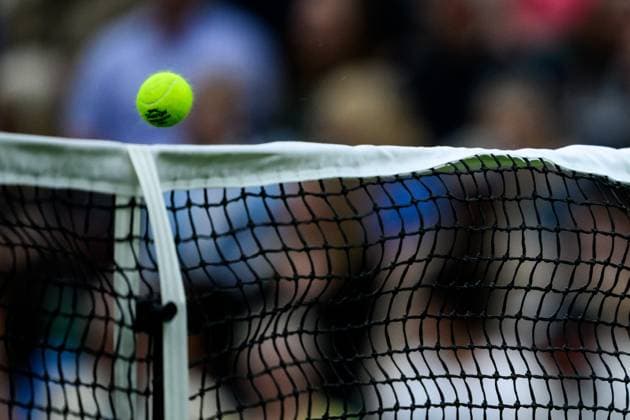 240702 A tennis ball touches the net during day 2 of Wimbledon on July 2, 2024 in London Photo Jesper Zerman BILDBYRAN kod JZ JZ0548 tennis wimbledon AELTC day 2 bbeng genre  Copyright: JESPERxZERMAN BB240702JZ020