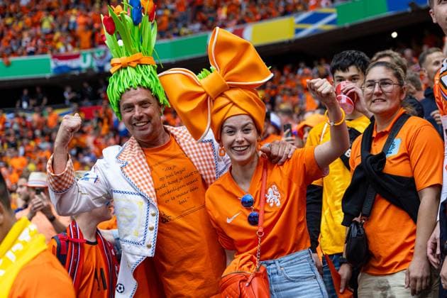Football - UEFA EURO, EM, Europameisterschaft,Fussball 2024 - Round of 16 - Romania v The Netherlands MUNICH, GERMANY - Tuesday, July 2, 2024: Netherlands supporters before the UEFA Euro 2024 Round of 16 match between Romania and the Netherlands at the Allianz Arena. (Photo by David Rawcliffe Propaganda) MUNICH Allianz Arena BAVARIA GERMANY  Copyright: xDavidxRawcliffex P2024-07-02-Romania_Netherlands-9