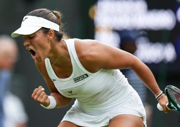 (240702) -- LONDON, July 2, 2024 -- Jessica Bouzas Maneiro celebrates after winning the first set during the women s singles first round match between Marketa Vondrousova of the Czech Republic and Jessica Bouzas Maneiro of Spain at Wimbledon tennis Championship in London, Britain, July 2, 2024. ) (SP)BRITAIN-LONDON-TENNIS-WIMBLEDON-DAY 2 HanxYan 
