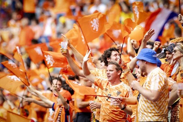 MUNICH - Fans ahead of the UEFA EURO, EM, Europameisterschaft,Fussball 2024 round of 16 match between Romania and the Netherlands at the Munich Football Arena on July 2, 2024 in Munich, Germany. ANP KOEN VAN WEEL UEFA EURO 2024 2024 xVIxANPxSportx xxANPxIVx 502619295 originalFilename: 502619295.jpg