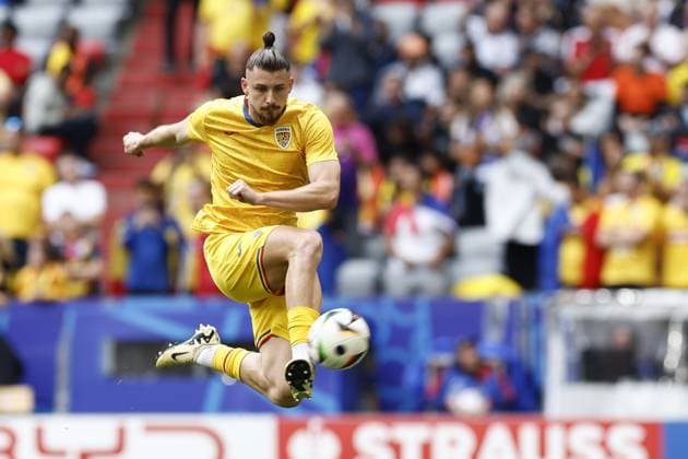 MUNCHEN, 02-07-2024, Stadium Allianz Arena, European Football Championship Euro2024, Round of 16 match no.40 between Romania and Netherlands. Romania player Radu Matei Dragusin during the warming up Romania - Netherlands (Euro2024)  x25660721x Copyright: